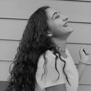 Meet your Posher, Valeria